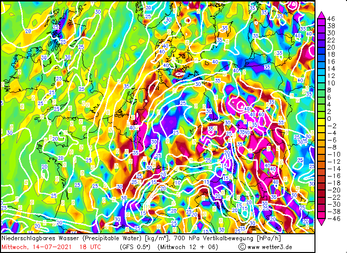 Lijnen geven hoeveelheid water in een verticale kolom weer, kleuren de 700 hPa verticale snelheid